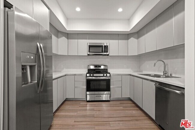 Building Photo - 4909 Rosewood Ave Rental