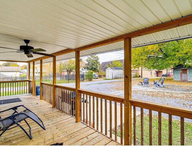Photo - 909 Poplar St