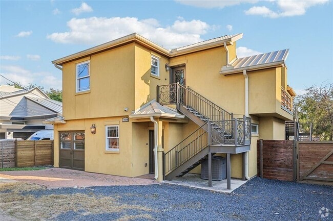 Building Photo - Luxury 1X1 East of Downtown Unit C Rental