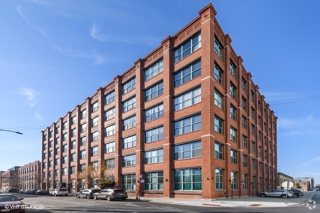 Building Photo - 312 N May St Unit 2IJ Rental