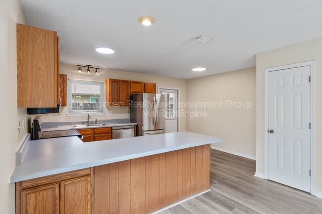 Photo - 104 Hydac Rd