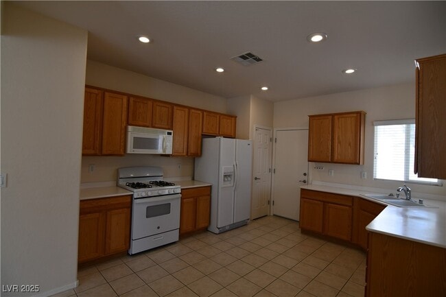 Photo - 3617 Kittiwake Rd