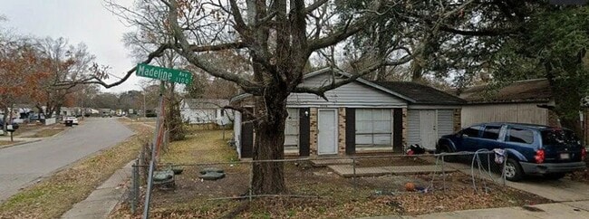 Building Photo - Spacious 4-Bedroom Home – Section 8 Welcome!