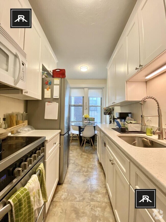 Building Photo - 2 bedroom in Brighton MA 02135 Unit 12 Rental