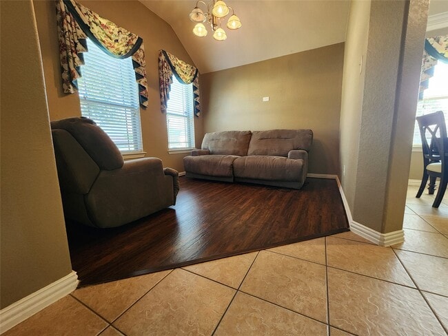 Photo - 4422 Meadow Way Dr