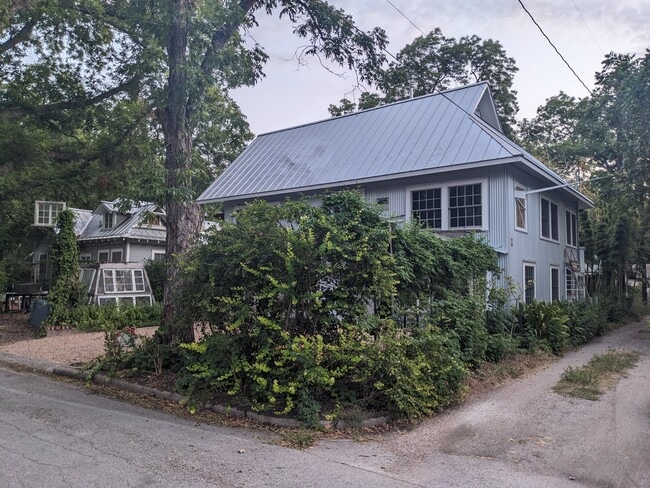 Photo - 302 E 41st St House