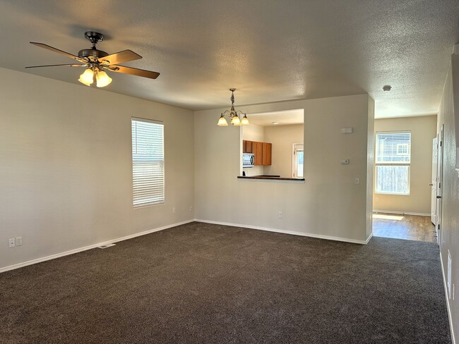 Photo - Large End Unit Town Home! 3Bd/2.5ba/AC, 1507sf Near Ft Carson