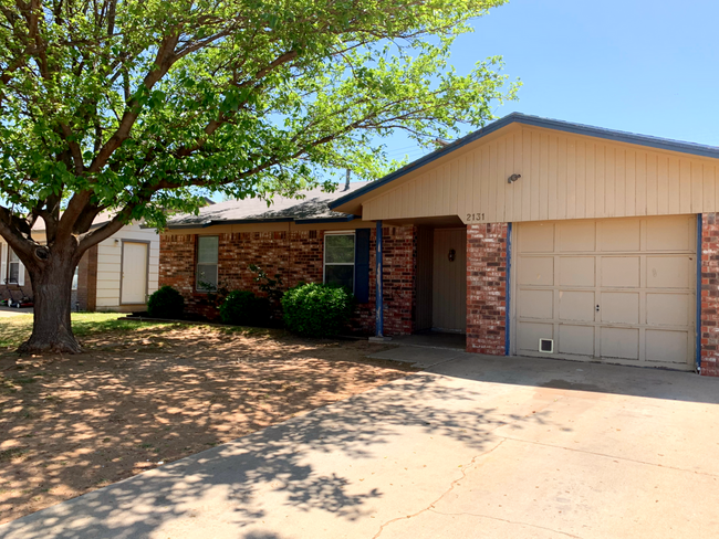 Charming Home with Amazing Natural Lighting! - Charming Home with Amazing Natural Lighting!