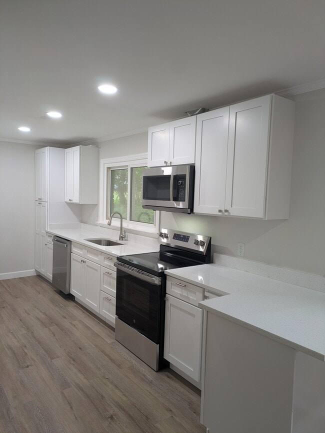 Photo - 1002 Hemlock Dr