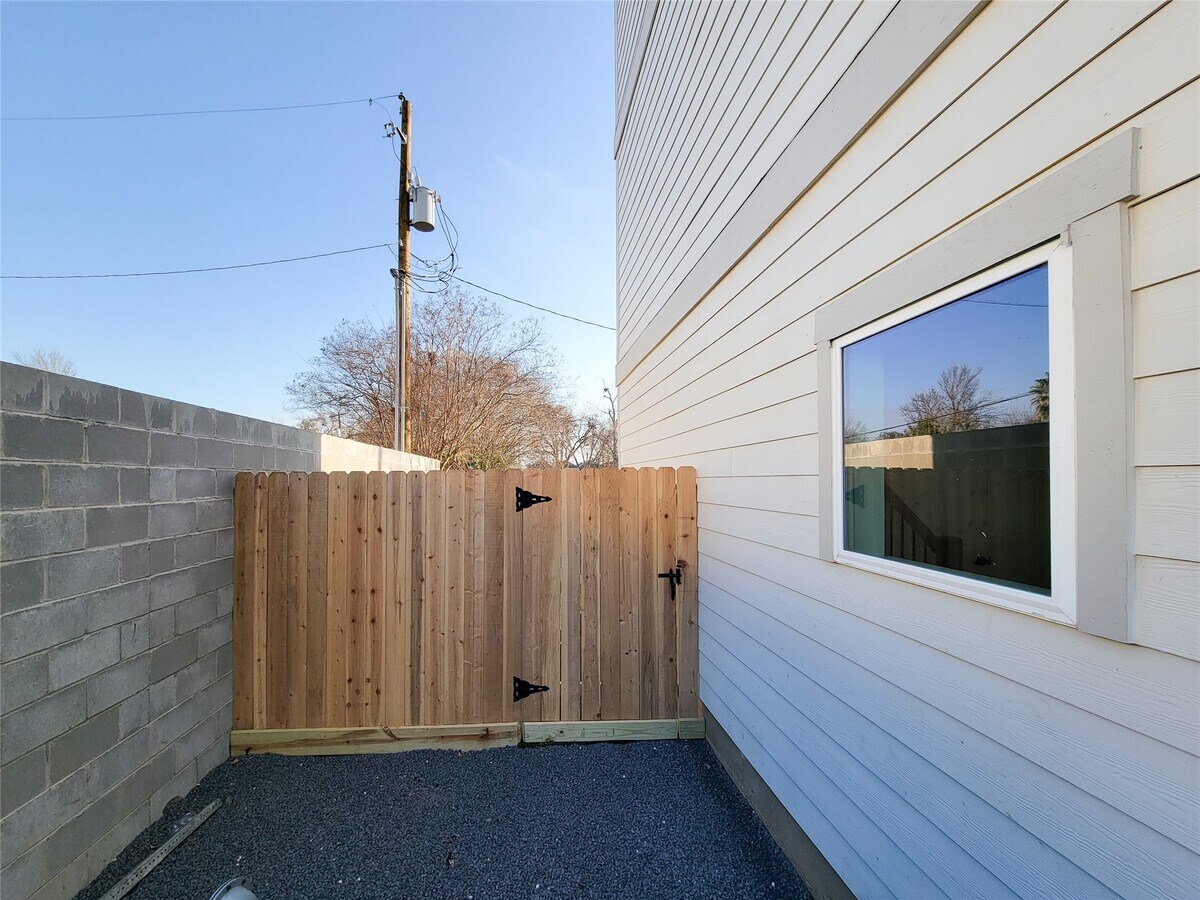 Photo - 7703 Earl Rudder Wy