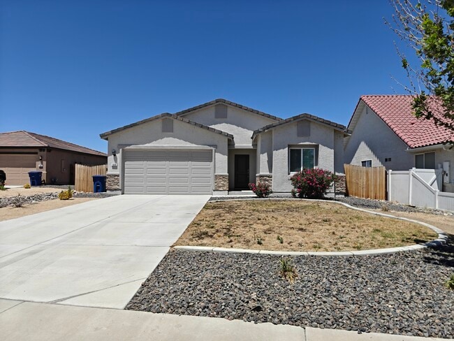 Photo - 1008 Maple Way