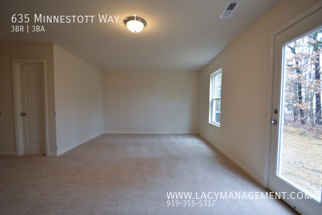 Photo - 635 Minnestott Way