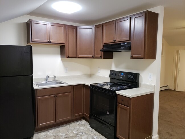 Kitchen - 7 Broad St Unit 3