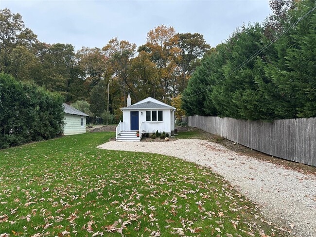 Photo - 33 Goldenrod Ave