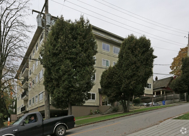 Photo - Redwood Manor