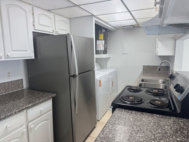 Building Photo - 4501 Treehouse Ln