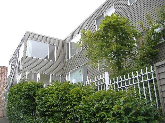 Photo - 525 E Roy St