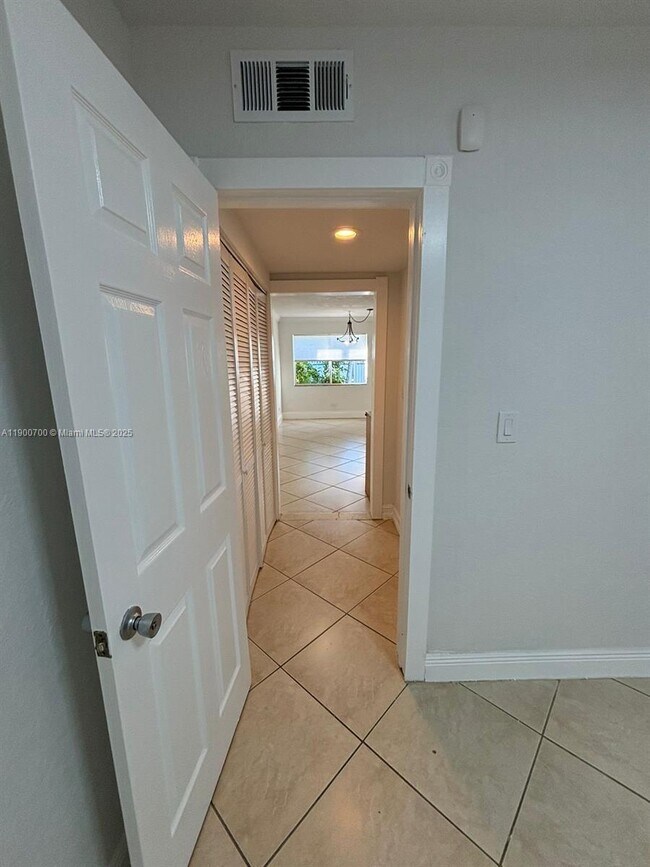 Photo - 2361 NW 32nd St Unidad 2361