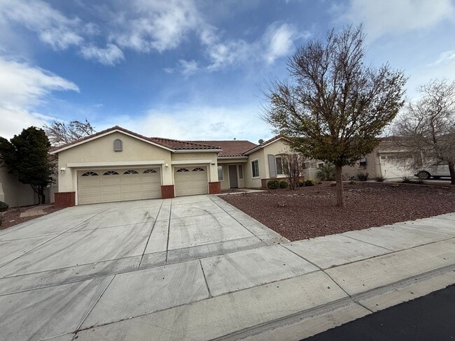 Building Photo - Apple Valley Estates- Gated Community- Beautiful 4 Bedrooms, 3 Bathrooms