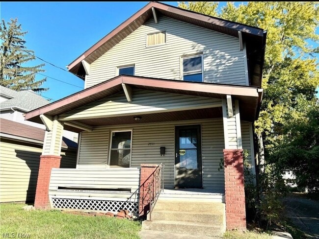 Building Photo - Three bedroom one bathroom home for rent