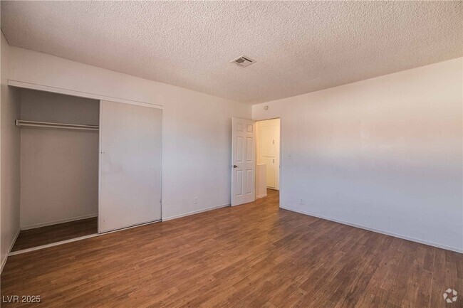 Building Photo - 5278 S Maryland Pkwy Unit B Rental
