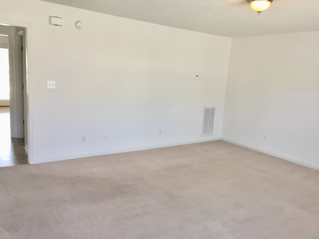 Photo - 4 Bedroom 3.5 Bath end unit- Available Aug...