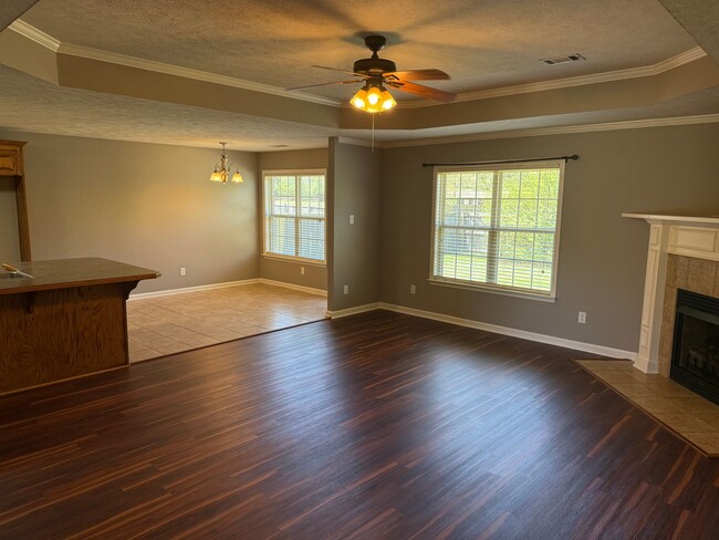 Photo - 2403 Lancashire Ln