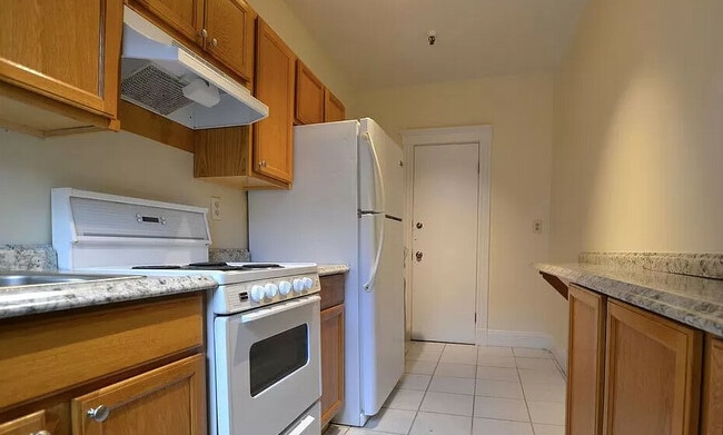 Building Photo - 2 Sutherland Rd Unit 31 Rental
