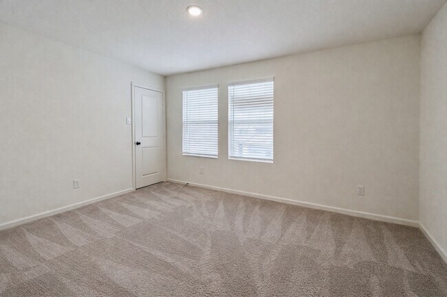 Photo - 669 Amesbury Rd