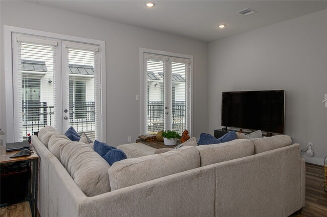 Photo - 1274 N Post Oak Rd