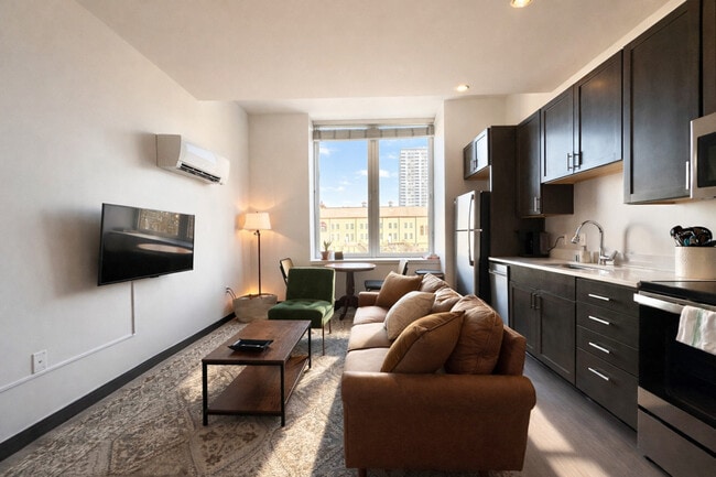 Photo - 333 W State St Unidad SI ID1379059P