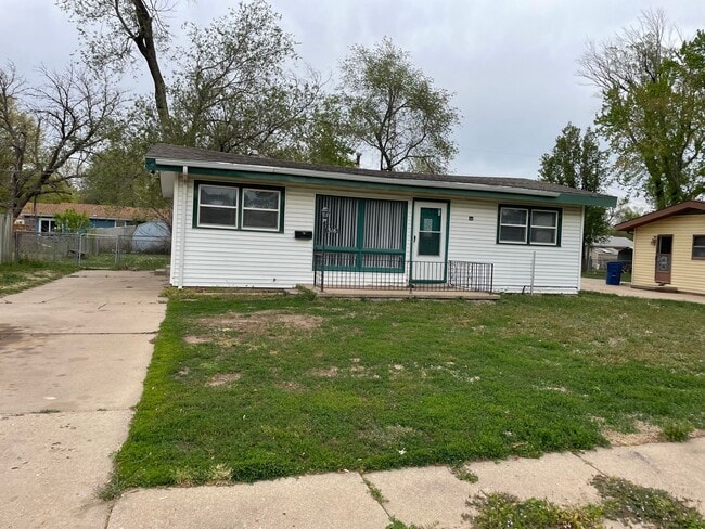 Building Photo - Adorable 3 bedroom 1 bathroom