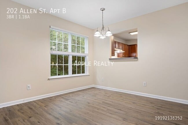 Photo - 202 Allen St