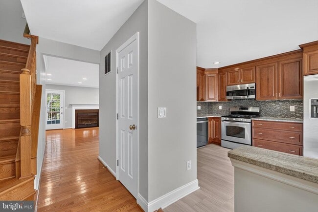 7014 Gatton Square