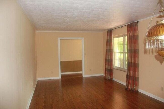 Photo - 3009 Oakland Dr NW