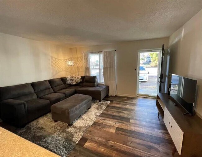 Photo - 683 Grant St Unit G