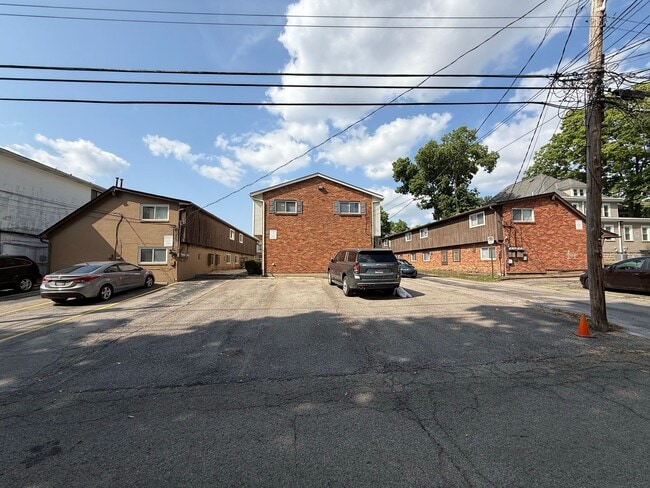 Building Photo - 105 W Northwood Ave Unit B