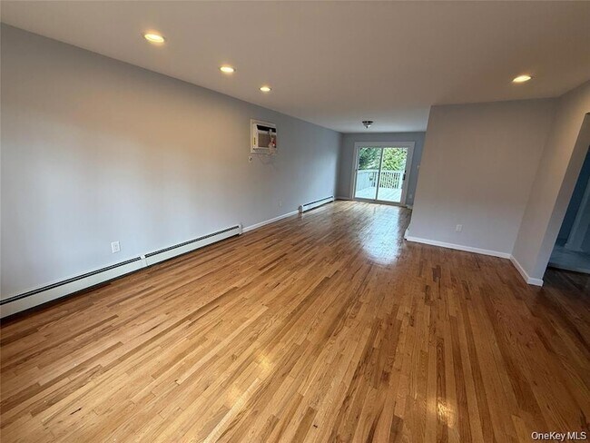 Photo - 324 Buckingham Rd