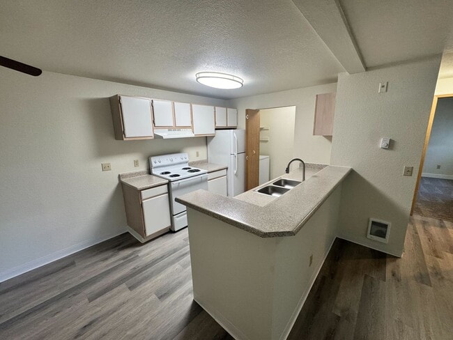 Photo - Wellington Place Apartments