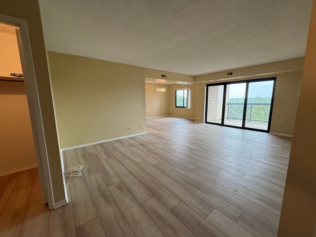 Photo - 205 Yoakum Pkwy Unit 1004