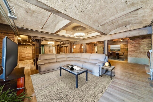 Photo - 117 S Lombard Ave