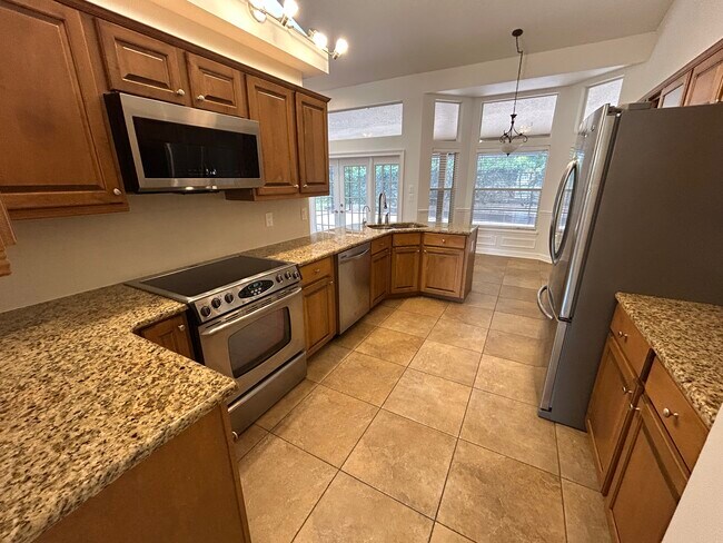 Photo - 942 Deerwood Loop