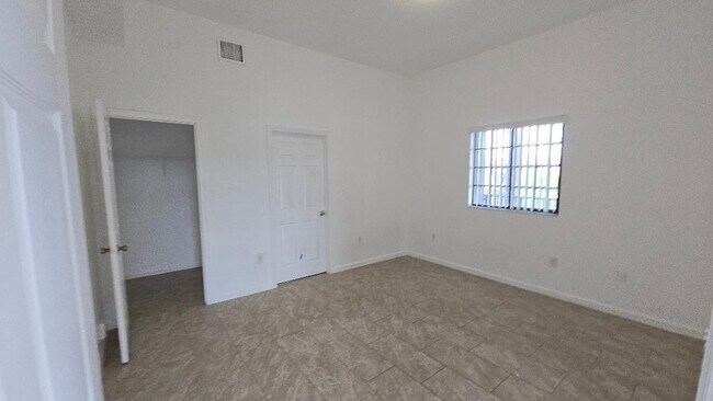Photo - 2801 Riverside Dr Unit 105-S