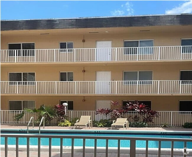Building Photo - 7910 Taft St Unit 305 Rental