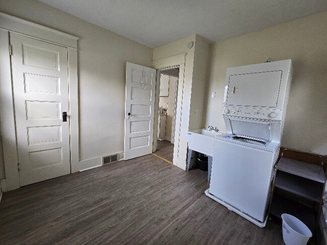 Photo - 718 W 23rd St