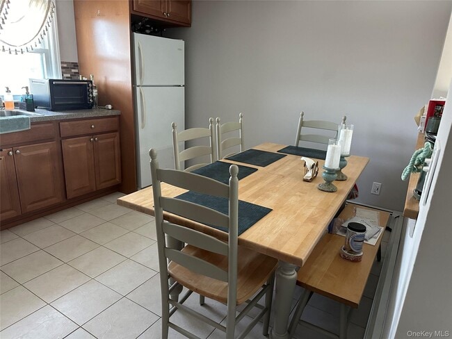 Photo - 360 West Dr