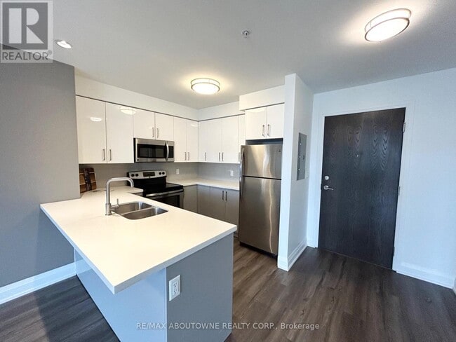 Photo - 460 Belmont Ave W