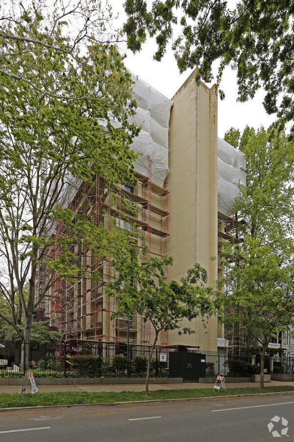 Photo - Washington Plaza Apartments