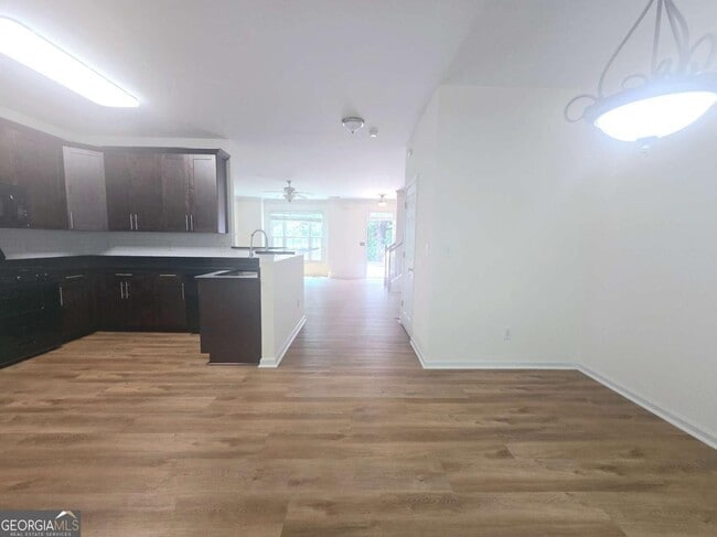 Photo - 1318 Guilderoy Ln