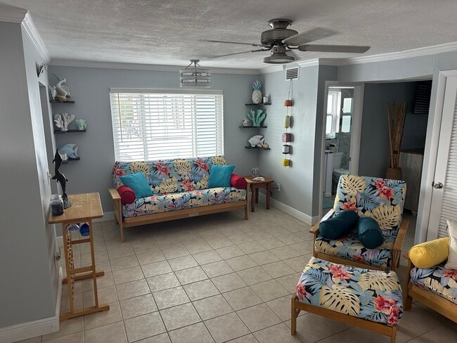 Photo - 584 Bay Esplanade Unit #3